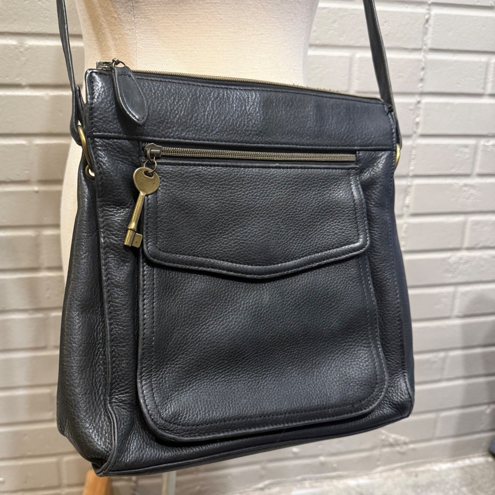 Vintage Fossil 1954 Messenger Bag Black Pebbled Leather Crossbody Key Charm Y2K